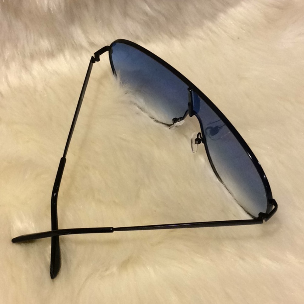 Oversized Sunglasses - Picture 2 of 6